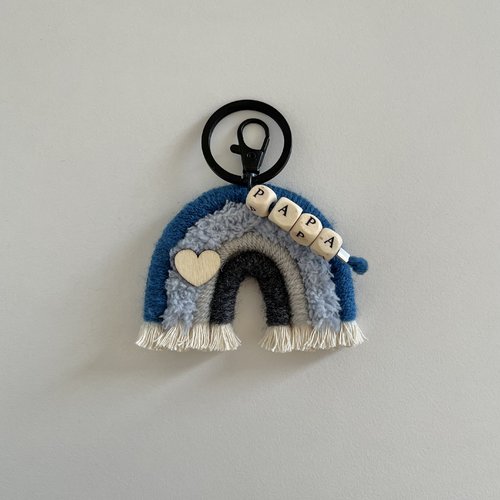 Porte clés arc-en-ciel en macramé « édition limitée fête des pères »