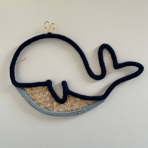 Décoration murale baleine en tricotin