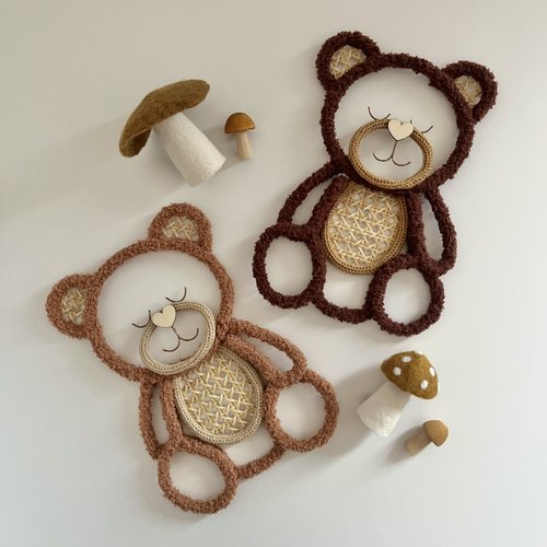 Décoration murale ourson en tricotin