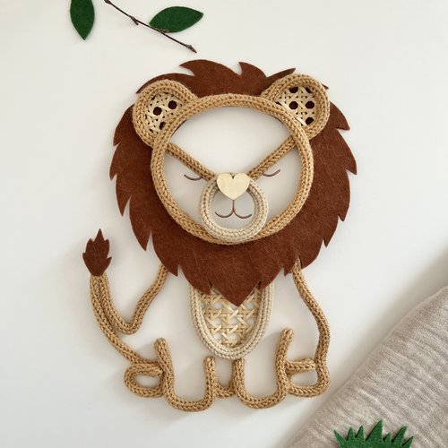 Décoration murale lion en tricotin