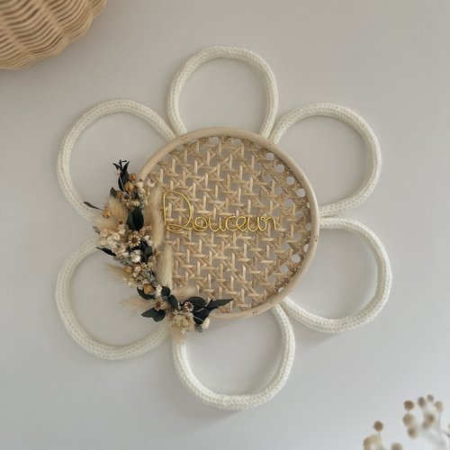 Fleur en tricotin, rotin & cannage