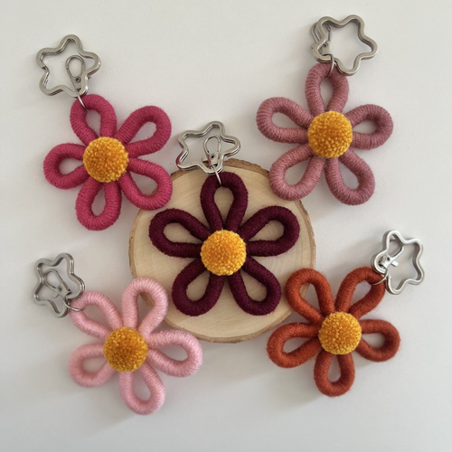 Porte clé fleur en macramé