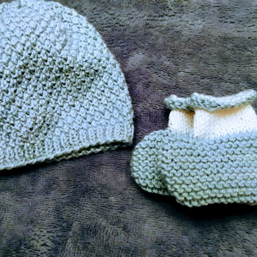 Bonnet et chaussons en laine pour bébé