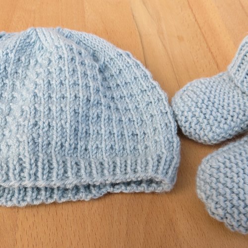 Bonnet et chaussons laine pour bébé fait main