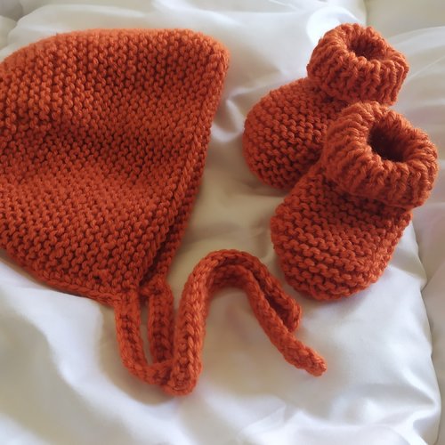 Béguin et chaussons laine pour bébé