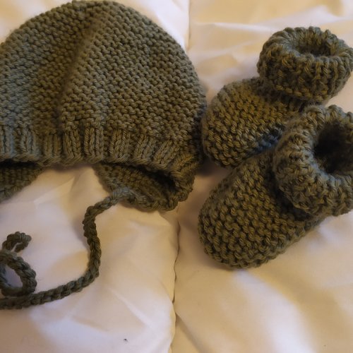 Béguin et chaussons laine pour bébé