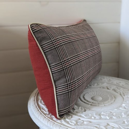 Housse de coussin | 50 * 30 cm | décoration intérieure | motif carreaux | marron et rouge carmin