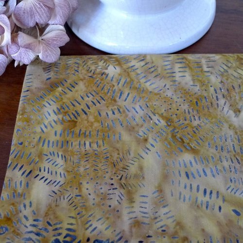 Coupon de tissu 50 x 55 cm imprimé batik jaune et bronze