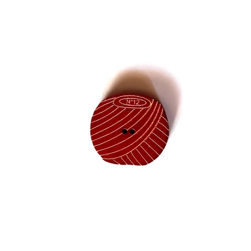 Bouton bois 1,7 x 1,6 cm en forme de pelote laine rouge