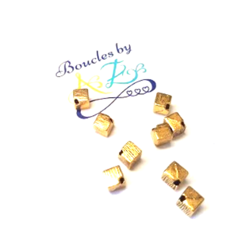 Perles cubes dorées 5mm x10 pdo1-23.