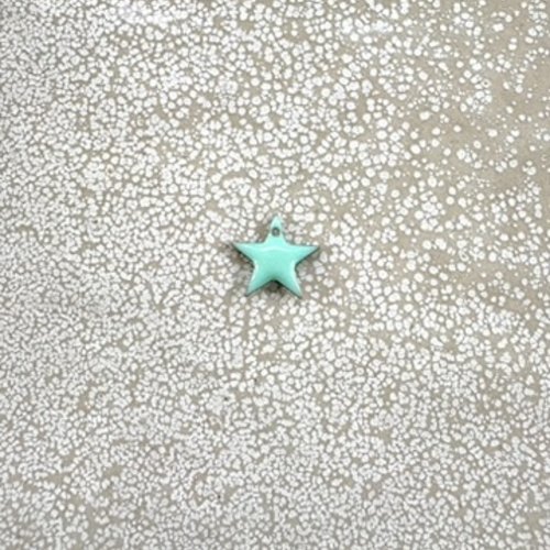 Sequin émaillé étoile vert 12x13 mm laiton doré – breloque étoile bijoux diy ve27-2