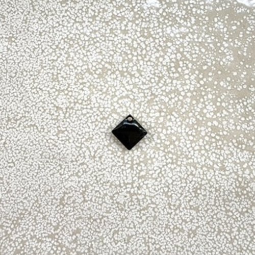 Sequin émaillé carré noir 8 mm laiton doré – breloque carré bijoux diy no20-9