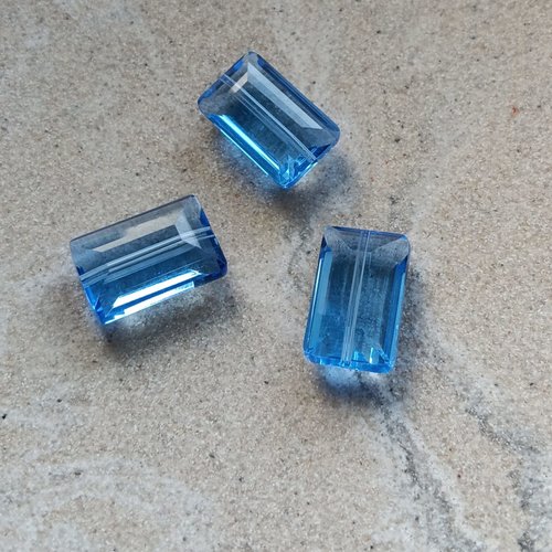 Perle facettée rectangle bleue 10x15mm pble2-22.