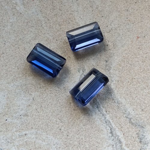 Perle facettée rectangle bleue 10x15mm pble2-23