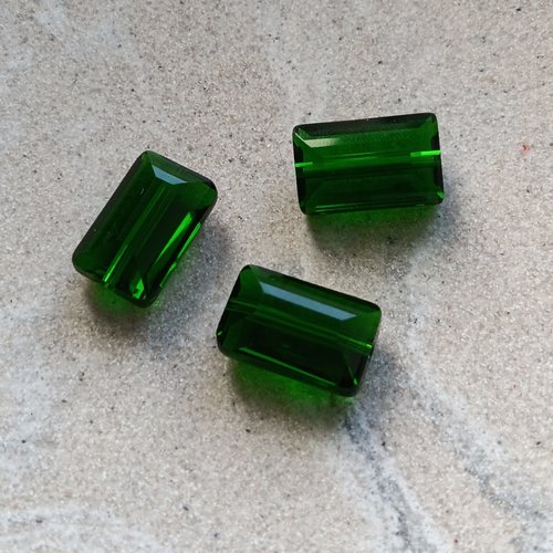 Perle facettée rectangle verte 10x15mm pve3-9