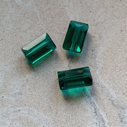 Perle facettée rectangle vert turquoise 10x15mm pve4-14.
