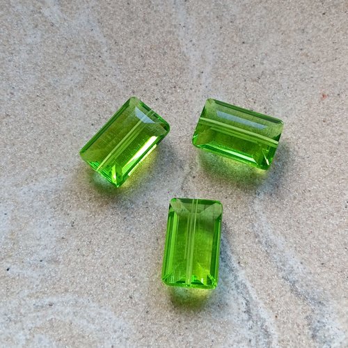 Perle facettée rectangle verte 10x15mm pve4-20
