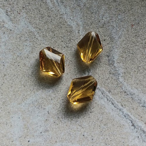 Perle losange facettée jaune 14x12mm pja3-13