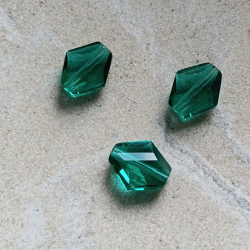 Perle losange facettée turquoise 14x12mm pve14-20