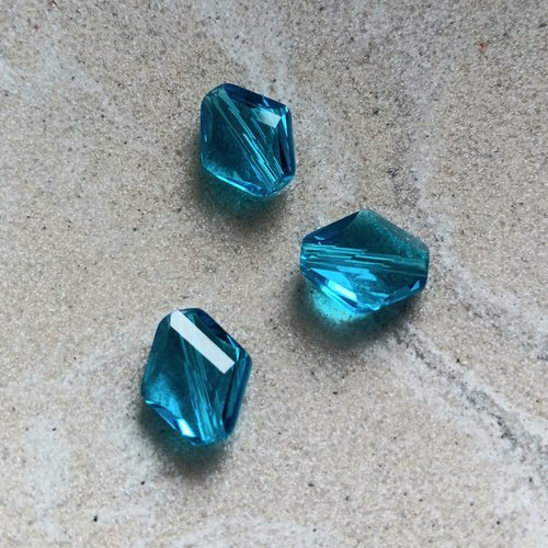 Perle losange facettée turquoise 14x12mm ptu2-15
