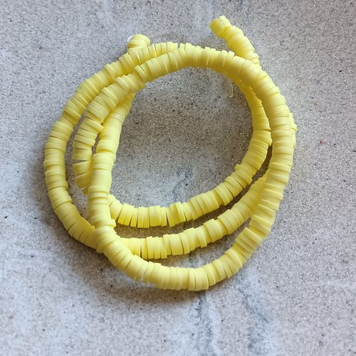 Perles heishi jaunes en pâte polymère 4mm pja5-9