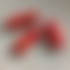 Perle tube incurvé rouge et dorée acrylique 34x13mm prou7-4