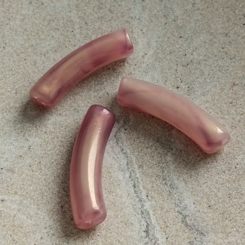 Perle tube incurvé rose acrylique 32x10mm pros8-10
