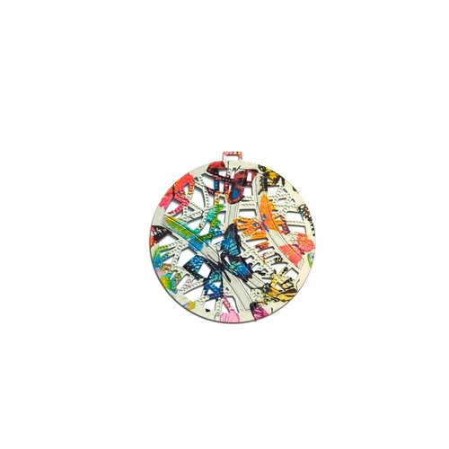 Estampe filigrane ronde, motif papillons multicolores 38x36mm gemu-10