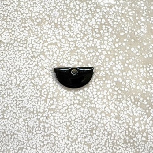 Sequin émaillé demi-lune noir 8x15 mm laiton doré – sequin demi-lune bijoux diy no16-7