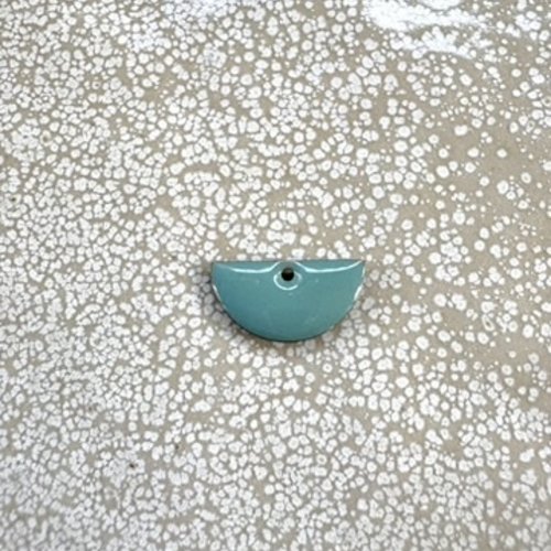 Sequin émaillé demi-lune bleu 8x15 mm laiton doré – sequin demi-lune bijoux diy ble11-6