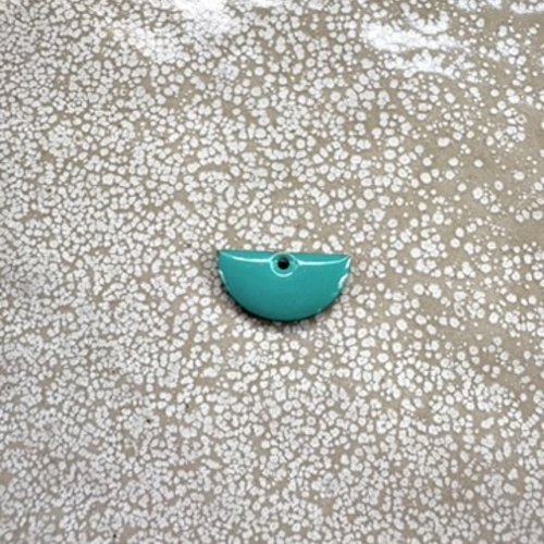 Sequin émaillé demi-lune turquoise 8x15 mm laiton doré – sequin demi-lune bijoux diy tu22-6