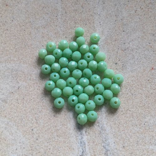 Perles rondelles à facettes vertes 4x3mm x50 pve7-5
