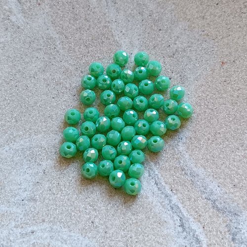 Perles rondelles à facettes vertes 4x3mm x50 pve4-24