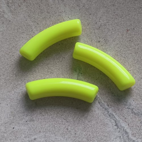 Perle tube incurvé jaune fluo en acrylique 32x9mm pja9-7