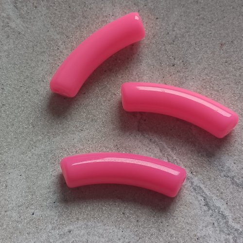 Perle tube incurvé rose fluo en acrylique 32x9mm pros8-8
