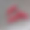 Perle tube incurvé rouge en acrylique 32x9mm prou7-3
