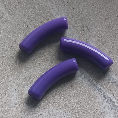 Perle tube incurvé violet en acrylique 32x9mm pvi1-7