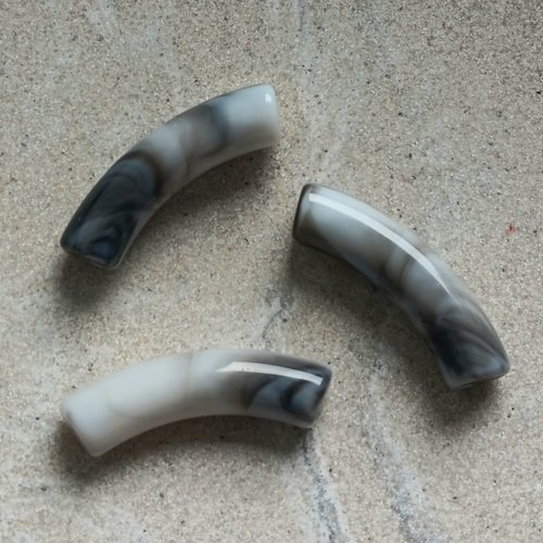 Perle tube incurvé gris marbré en acrylique 33x8mm pgr4-16