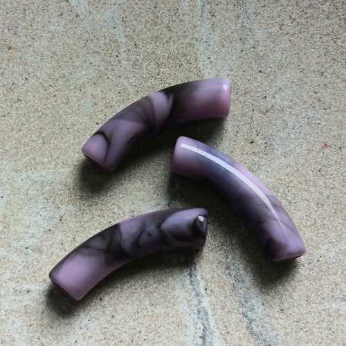 Perle tube incurvé violet marbré en acrylique 33x8mm pvi2-14