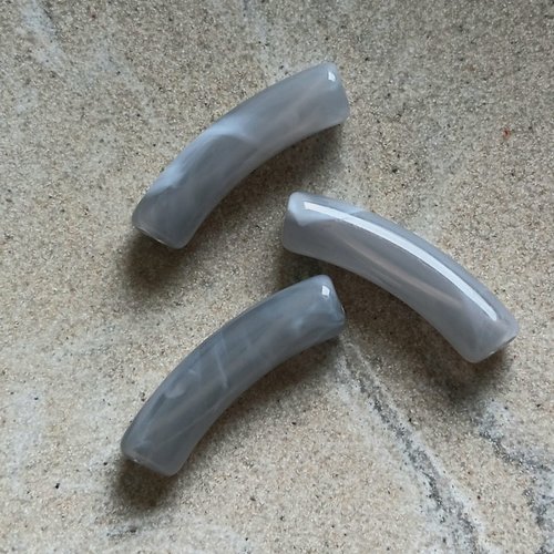 Perle tube incurvé gris marbré en acrylique 31x9mm pgr1-18