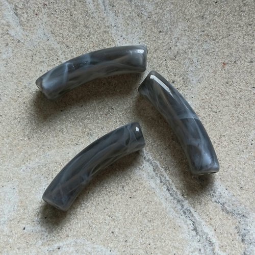 Perle tube incurvé gris marbré en acrylique 31x9mm pgr1-20