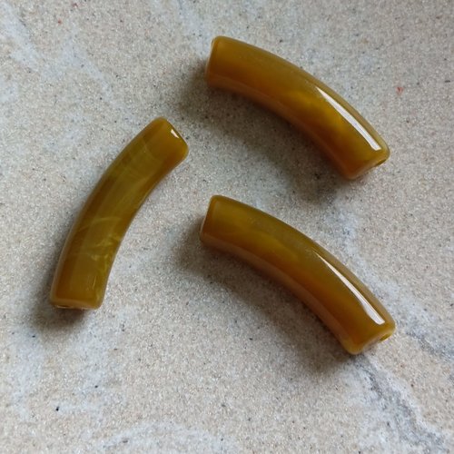 Perle tube incurvé kaki marbré en acrylique 31x9mm pve5-23