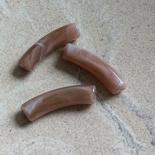 Perle tube incurvé taupe marbré en acrylique 31x9mm pma1-21