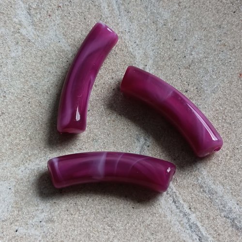 Perle tube incurvé violette marbré en acrylique 31x9mm pvi2-19