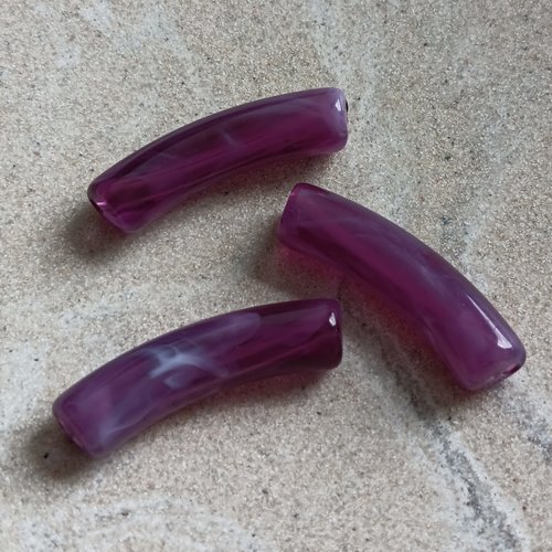 Perle tube incurvé violette marbré en acrylique 31x9mm pvi2-21
