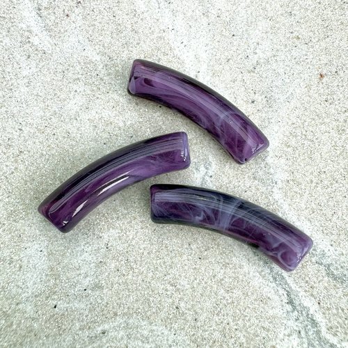 Perle tube incurvé violette marbré en acrylique 31x9mm x1 ou x10 pvi2-21