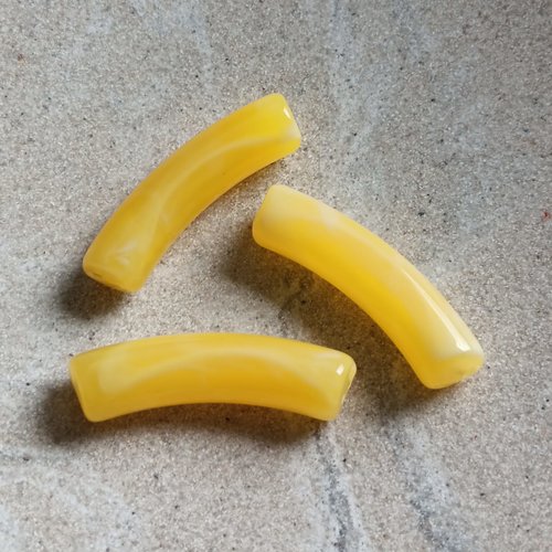 Perle tube incurvé jaune marbré en acrylique 31x9mm pja4-15