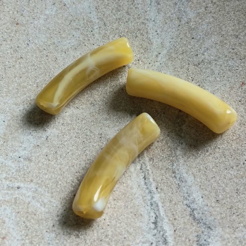Perle tube incurvé jaune marbré en acrylique 31x9mm pja5-10
