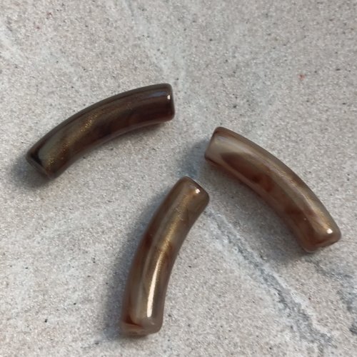Perle tube incurvé marron irisé en acrylique de 32x10 mm pma4-11