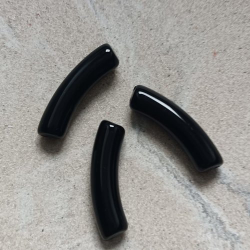 Perle tube incurvé noire en acrylique 32x9mm x1 ou x10